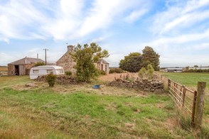 Mid Bankhead, Farm Cottage and Steadings, Monikie, Broughty Ferry DD5 3QG