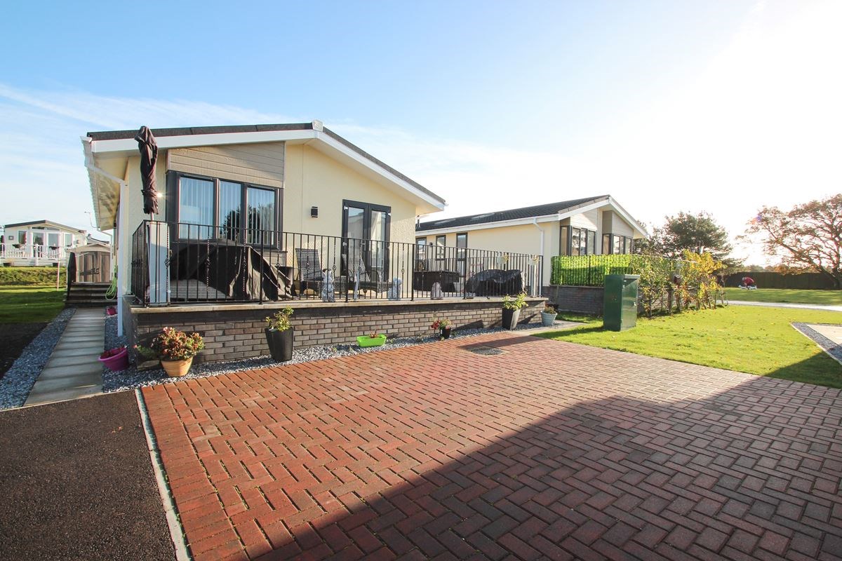 2 Bed Detached Bungalow in Barry by Carnoustie Fixed £194,950 51D Barry Downs , Barry by