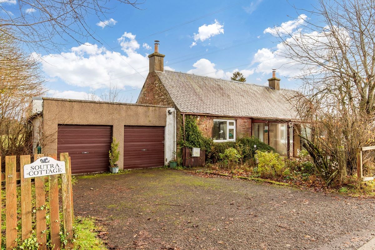 3 Bed Detached Bungalow in Glenogil, Forfar Fixed £240,000 | Soutra ...