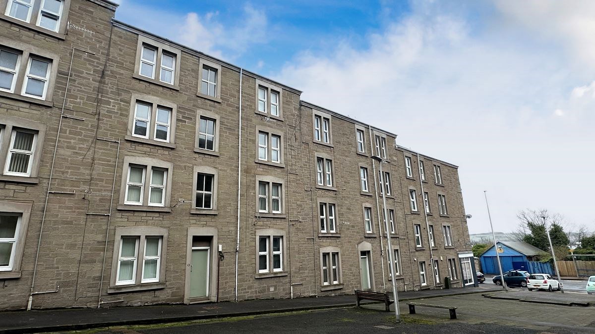 1 Bed Top Floor Flat in Dundee Fixed £67,000 | 3G South Baffin Street ...