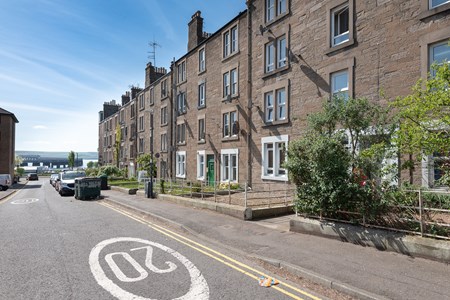 1/R, 49 Taylors Lane DD2 1AP