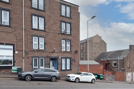 G/R, 23 City Road DD22BL