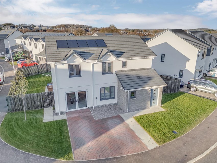 32 Castleview Place Ballumbie Dundee