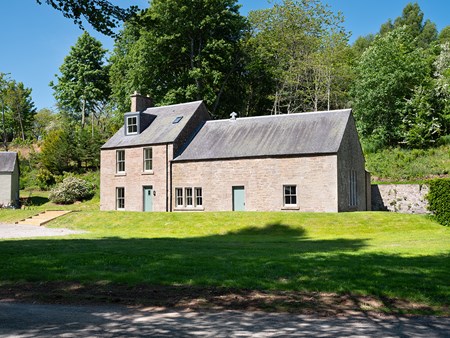 Vinny Den Cottage, Braehead Road, Letham DD8 2QE