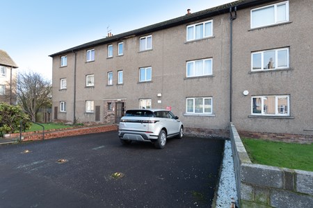 5b Crathie Place, Dundee DD4 7TW