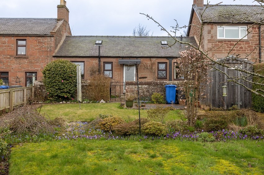2 McGregor's Land, Kirriemuir, Angus,