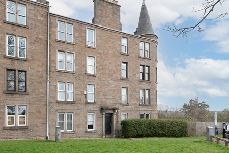 1/2 60 Roseangle, Dundee DD1 4NB