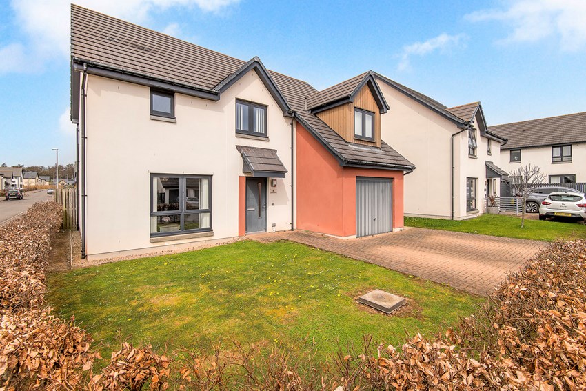4 Strathgray Gardens Dundee