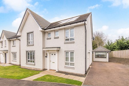 17, Angus Gardens, Monifieth, Dundee DD5 4UE