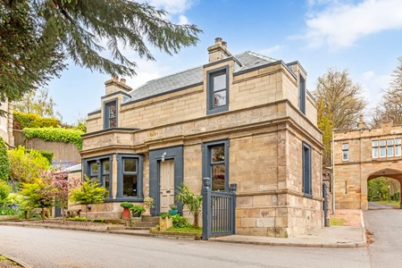 Dunalistair Lodge, 1 Dunalistair Gardens, Broughty Ferry, Dundee DD5 2RJ