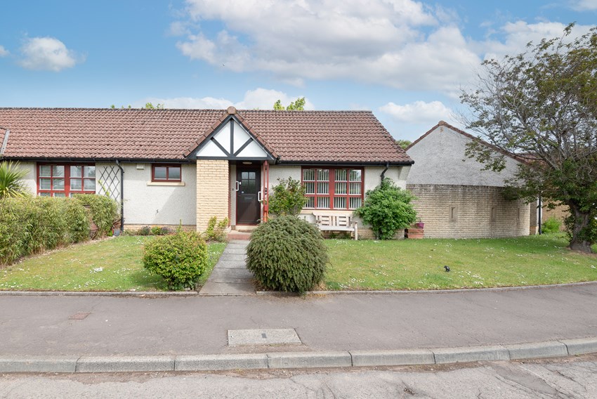 28 Crawford Avenue Gauldry