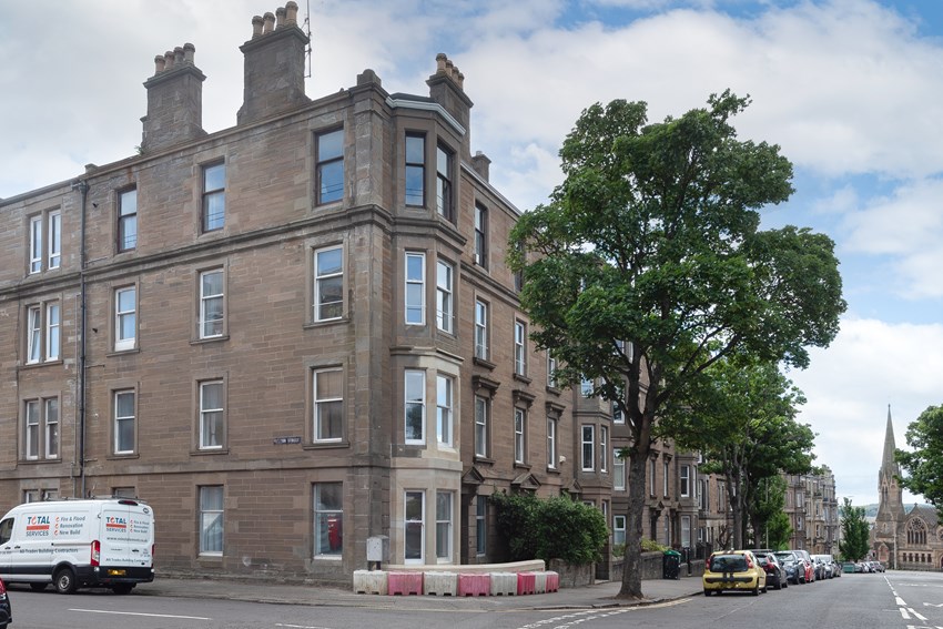 2/2 19 Blackness Avenue Dundee